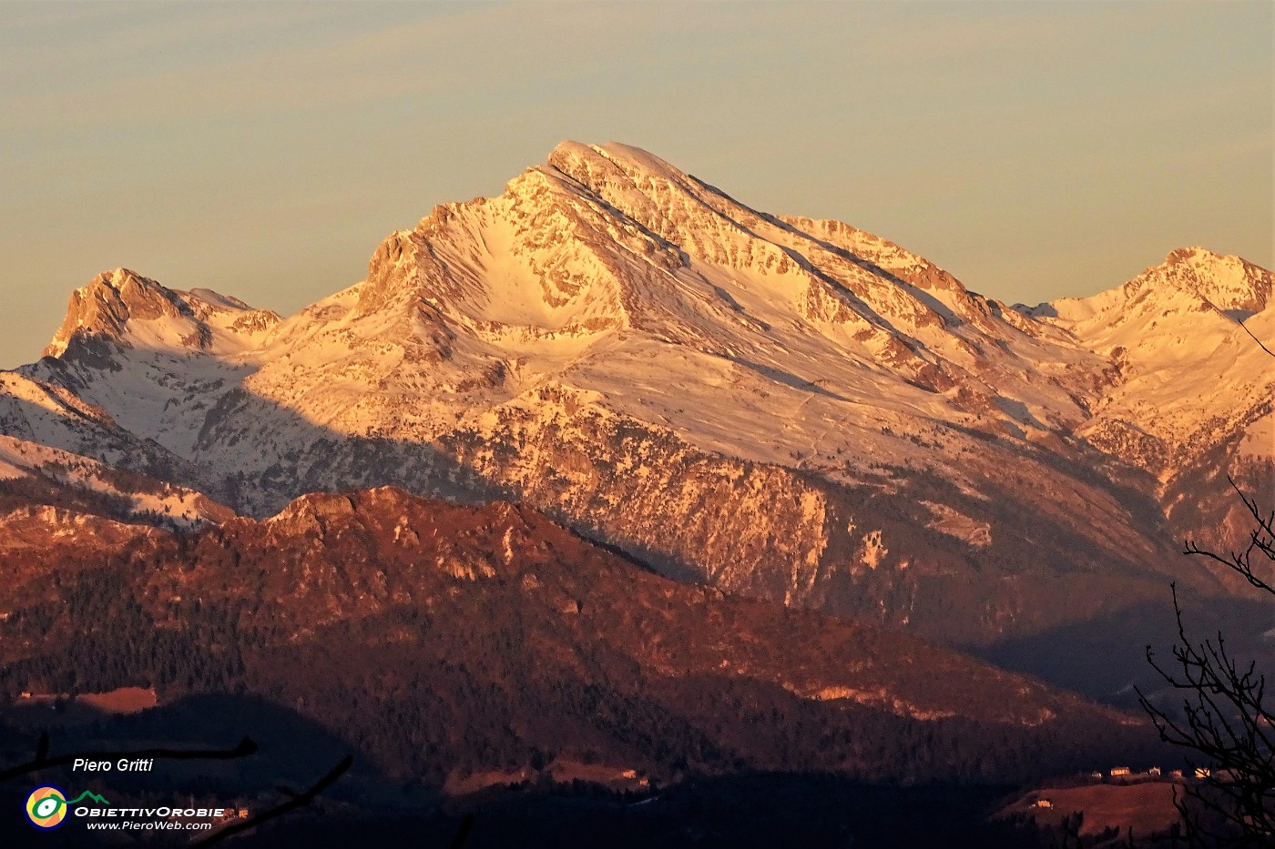 90 Zoom sul Pizzo Arera (2512 m).JPG